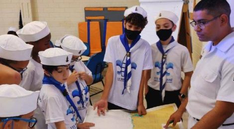 Marinha promove adestramento sobre leitura de cartas náuticas para Grupo Escoteiro do Mar