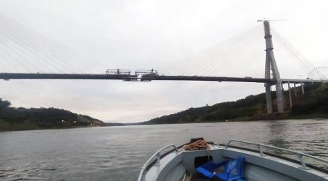 Marinha apoia instalação da última aduela de nova ponte que unirá Brasil e Paraguai