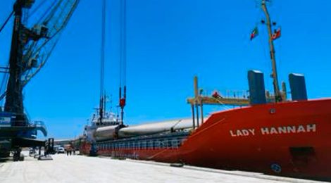 Navio de Portugal desembarca no Ceará com carga para renovar tecnologia de torres eólicas onshore