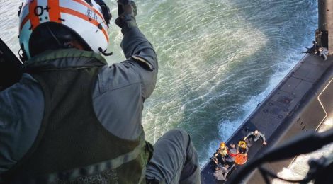 Marinha realiza evacuação aeromédica de militar que estava em submarino