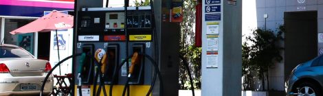 Preço da gasolina nos postos volta a subir após 15 semanas