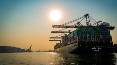 Meganavios no porto de Santos podem piorar caos em travessia de balsas