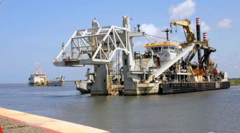 Dragagem possibilitará atracação de navios de grande porte em Suape