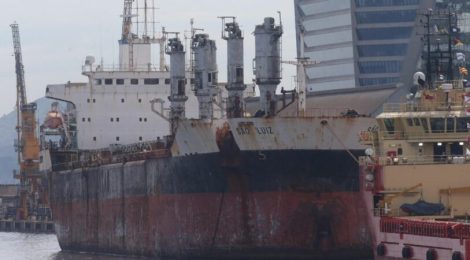 Acidente na ponte Rio-Niterói reacende discussão sobre navios abandonados