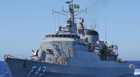 Navios do Comando do 1o Esquadrão de Escolta recebem premiação