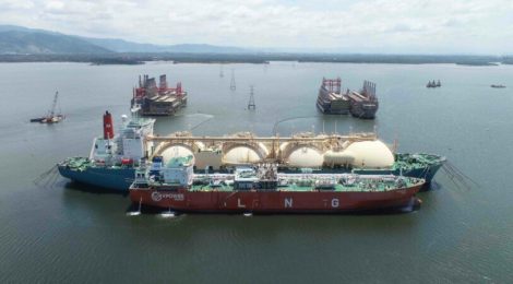 Porto de Itaguaí realiza operação de transferência de gás natural para reabastecimento da plataforma FSRU da Karpowership