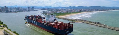 MAIS UM GIGANTE: NAVIO APL YANGSHAN ATRACA NO PORTO DE NAVEGANTES