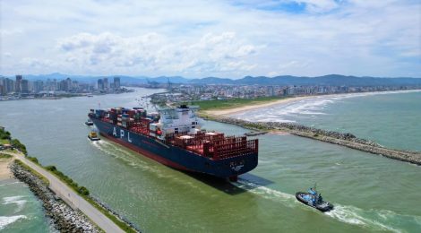 MAIS UM GIGANTE: NAVIO APL YANGSHAN ATRACA NO PORTO DE NAVEGANTES