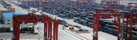 Em meio ao surto de Covid, China reabre acesso a marítimos