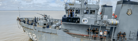 Marinha do Brasil resgata tripulação de veleiro francês que ficou à deriva em alto-mar, no Pará