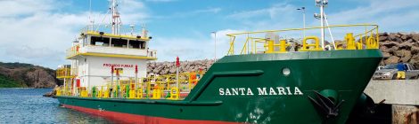 Petroleiro construído para abastecer Noronha completa um ano em operação