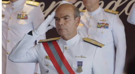 Sem a presença do antecessor, novo comandante da Marinha assume cargo em Brasília