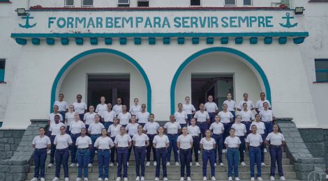 Mulheres ingressam pela primeira vez como marinheiras de carreira