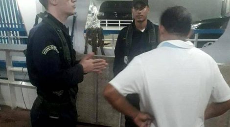 Marinha empreende operação noturna em Manaus (AM)