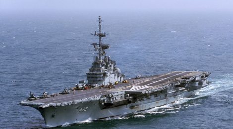 Empresa quer abandonar no mar navio porta-aviões impedido de atracar em PE desde outubro por conter substância tóxica