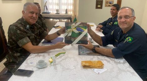 CML faz visita institucional ao Comando do 1º Distrito Naval