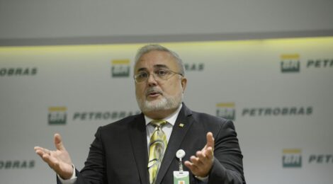Presidente da Petrobras diz que pode reduzir preço da gasolina