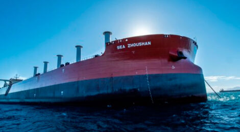 Rio de Janeiro recebe primeiro navio de grande porte equipado com vela rotativas