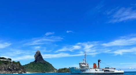 Marinha do Brasil reestabelece boia em Porto de Fernando de Noronha