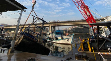 Força-tarefa retira mais cinco embarcações da Baía de Guanabara
