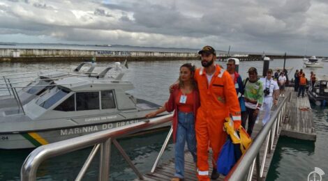 Velejadores resgatados: Atuação de Salvamar Leste e Marinha do Brasil salva três vidas