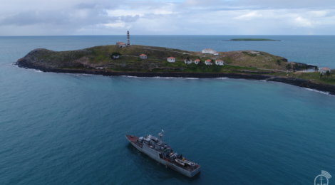 Marinha do Brasil: Vigilância e Preservação no Paraíso de Abrolhos