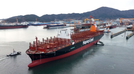 Porta-contêiner ultragrande a GNL bicombustível da Hapag entra em serviço