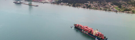 PRIMEIRO NAVIO DO SERVIÇO FIL, DA HMM, ATRACA NO PORTO ITAPOÁ