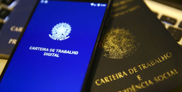 Metade do Senado assina “PEC do horário flexível”