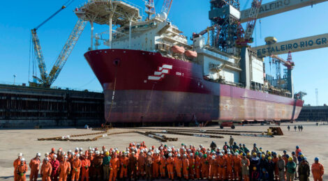 Navio-sonda da Foresea retorna ao mar após manutenção inédita em dique seco