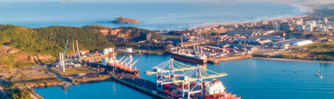 Chuvas em Santa Catarina provocam atrasos no desembarque de contêineres