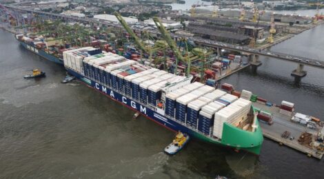 PORTO DO RIO DE JANEIRO RECEBE O MAIOR NAVIO PORTA-CONTÊINERES BICOMBUSTÍVEL