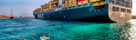 Receita do Canal de Suez cai pela metade em janeiro em meio a ataques Houthi