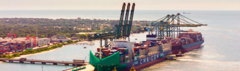 Porto Itapoá recebe navio com 51 metros de largura