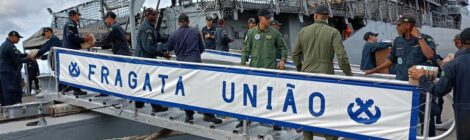 MARINHA TRANSPORTA 39 TONELADAS DE DONATIVOS PARA O RIO GRANDE DO SUL