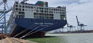 Porto de Itajaí recebe maior navio de sua história