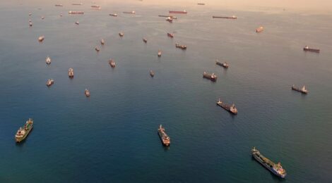 'Táxi de navios', carga 'solta' e até chuva alimentam fila no porto de Santos