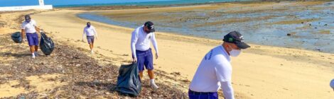 Marinha retira uma tonelada de lixo do mar em Fortaleza