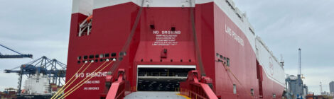 Navio BYD Shenzhen chega ao Porto de Itajaí com mais de 7 mil carros chineses