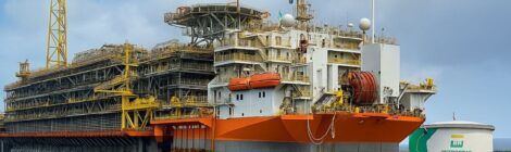 A maior plataforma de petróleo no Brasil processa 225 mil barris por dia e foi construída com um financiamento de US$ 1,63 bilhão