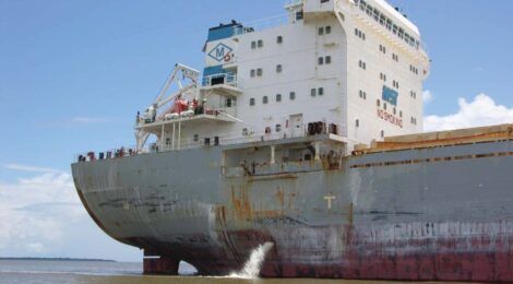 Justiça suspende norma de água de último em Santos