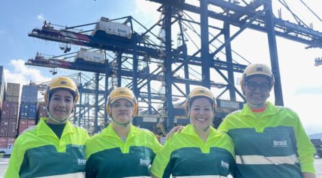 BTP se torna Tecon do Brasil com maior número de mulheres operadoras de bordo