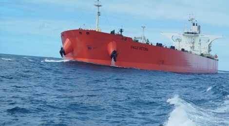 VLCC com 21m de calado é reabastecido na Baía de Todos os Santos