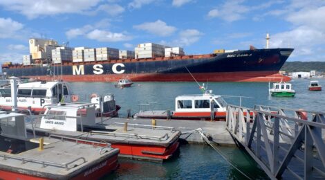 Canal de Santos reabre após mau tempo e interrupções