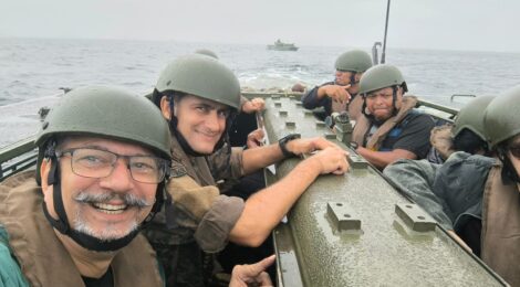 Jornalistas compartilham experiências de superação e emoção a bordo de veículos anfíbios da Marinha do Brasil