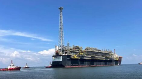 Plataforma da Petrobras que reforçará o pré-sal deixa Singapura