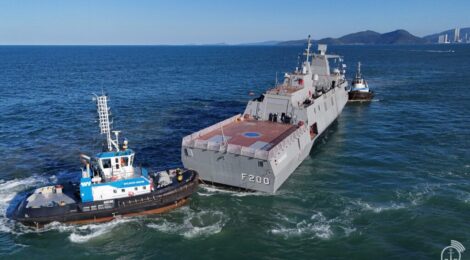 Marinha acompanha testes de navegação da Fragata Tamandaré