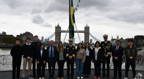Navio-Escola “Brasil” celebra 10 anos da parceria entre King’s College London e Marinha do Brasil