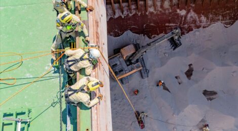 Porto de Paranaguá realiza simulação inédita de resgate em porão de navio
