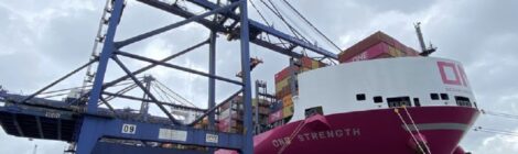 Conteneiro da nova geração da One atraca em Paranaguá